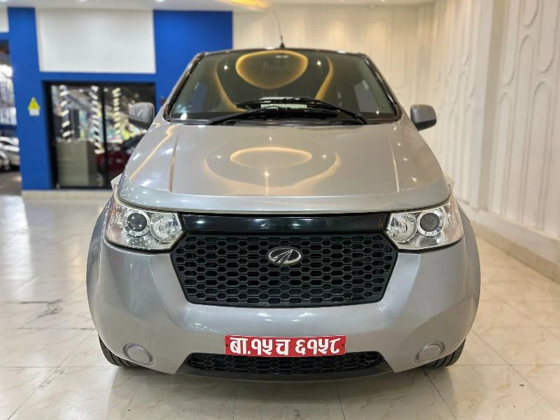 Mahindra E20 2016