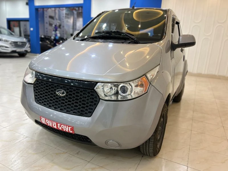 Mahindra E20 2016