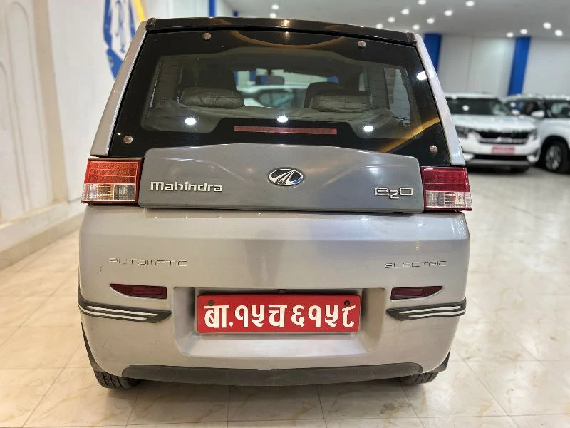 Mahindra E20 2016