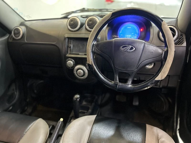 Mahindra E20 2016