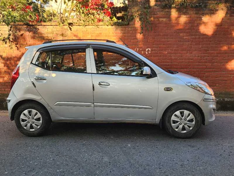I10 Sportz O 2012
