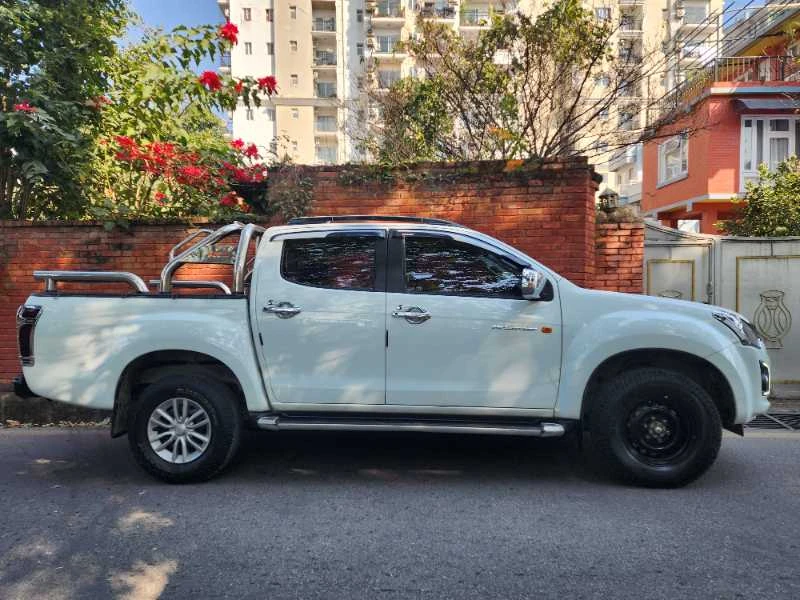 Isuzu Hilander 4WD 2022