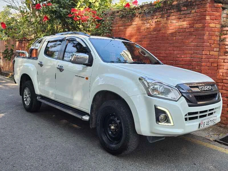 Isuzu Hilander 4WD 2022